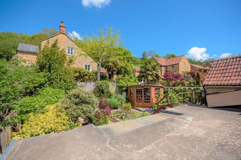 Chiselborough 2 bed cottage £325,000