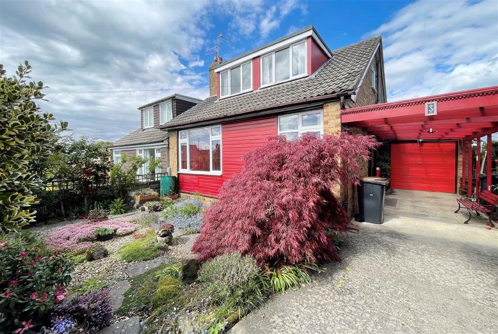 Hill Top Grove, Harrogate, North Yorkshire 3 bed semidetached bungalow