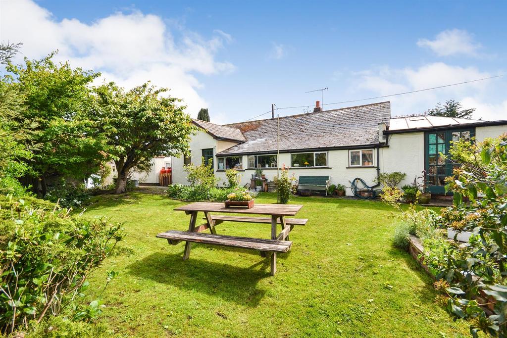 Stoney Hills, BurnhamonCrouch 3 bed detached bungalow for sale £425,000