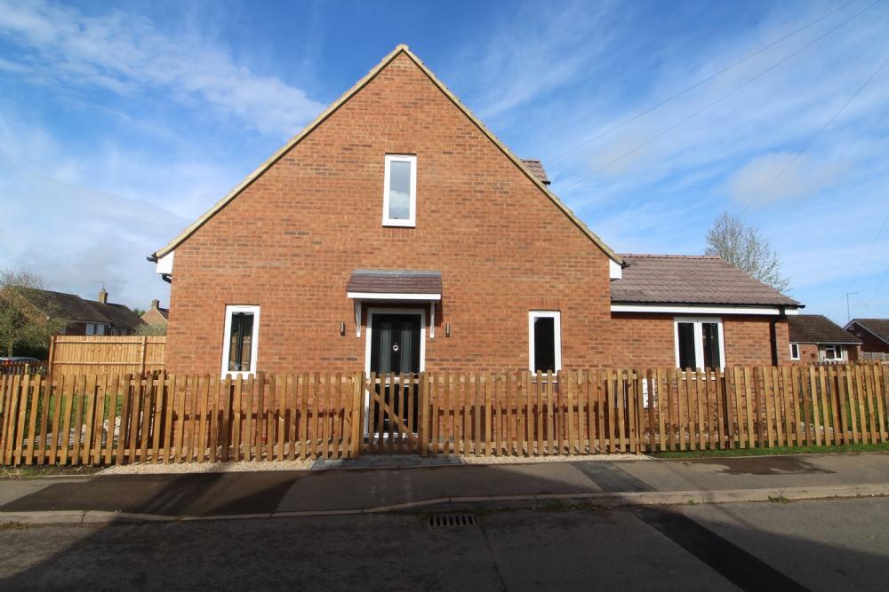 Stockwell Road, Milton Malsor, Northampton 2 bed detached house £