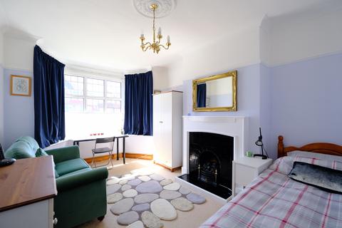19 Bibury Road, Birmingham, B28 0HG