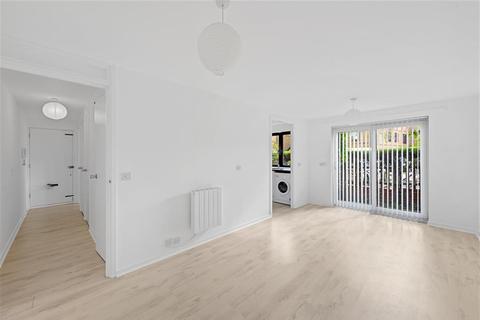 74 Riverside Close, London, E5 9SR