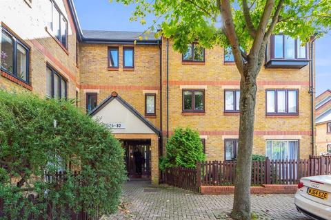 74 Riverside Close, London, E5 9SR