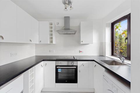 74 Riverside Close, London, E5 9SR