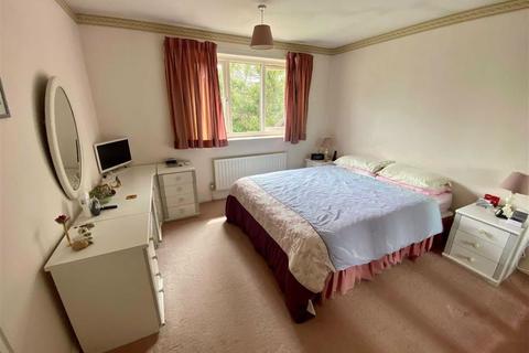 4 Johnson Grove, Stone, ST15 8SS