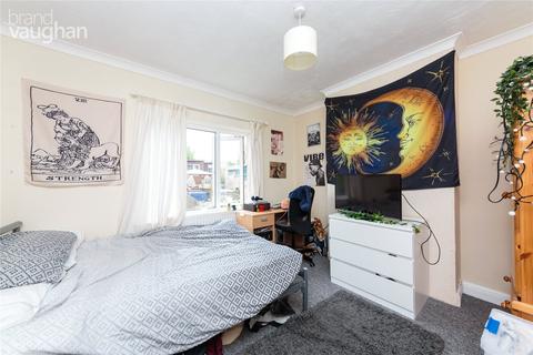 4 bedroom semi-detached house to rent - Bevendean Crescent, Brighton, BN2