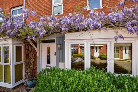 20 Burrage Road, Redhill, RH1 1TL