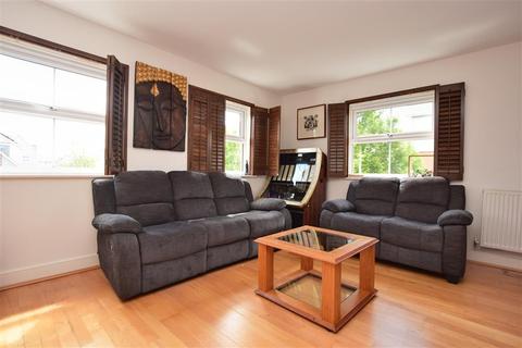 20 Burrage Road, Redhill, RH1 1TL