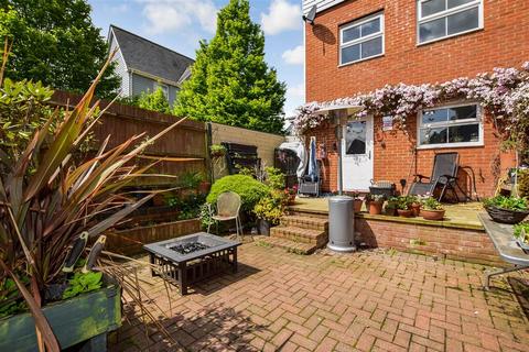 20 Burrage Road, Redhill, RH1 1TL