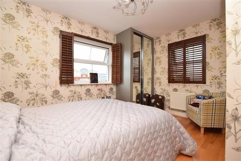 20 Burrage Road, Redhill, RH1 1TL