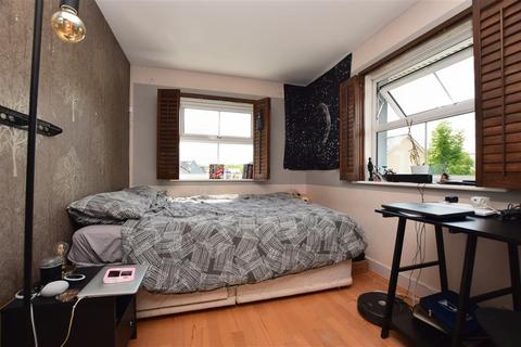 20 Burrage Road, Redhill, RH1 1TL