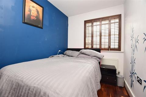 20 Burrage Road, Redhill, RH1 1TL