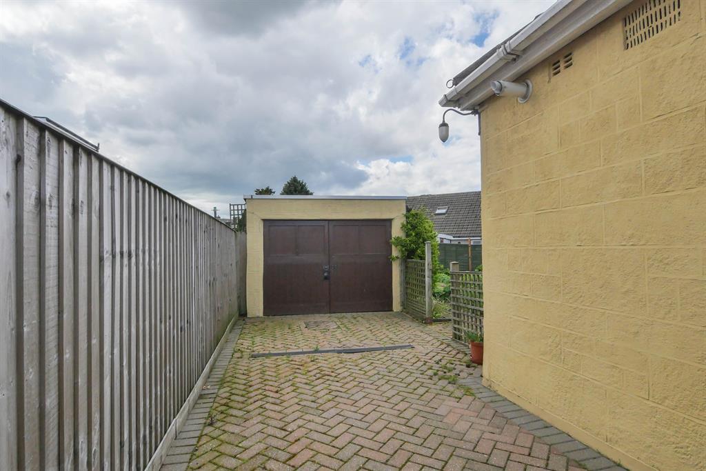 Driveway/garage