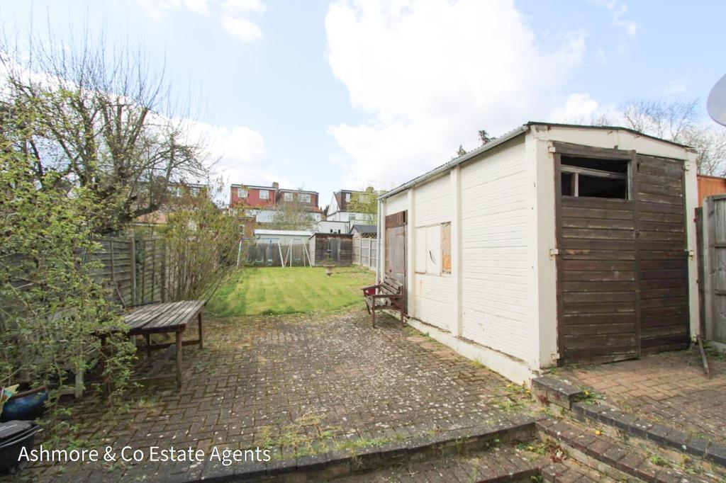 Holders Hill Drive, Hendon, NW4 5 bed semidetached house £675,000