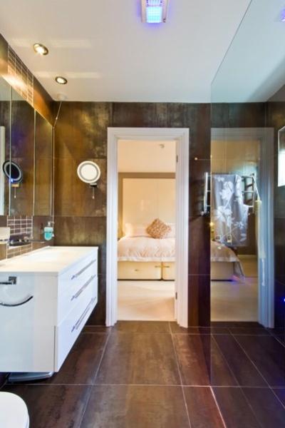 Ensuite Showeroom