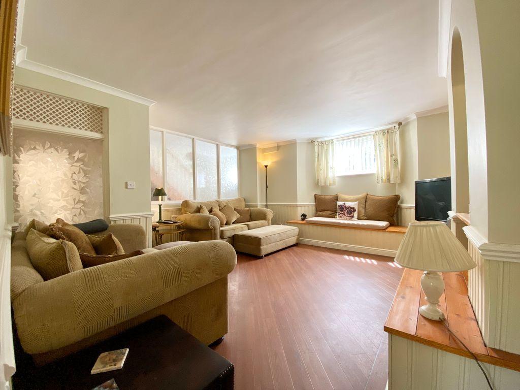 Rydal Drive, Bexleyheath DA7 5EE 4 bed semidetached house £625,000