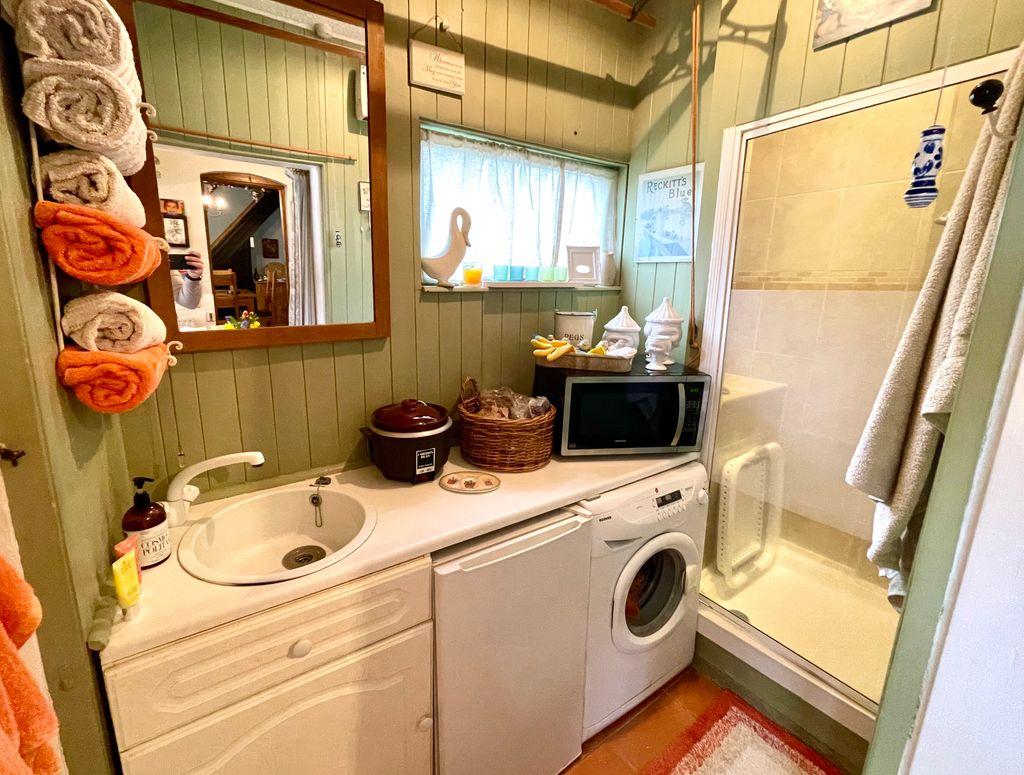 Utility/Shower Room