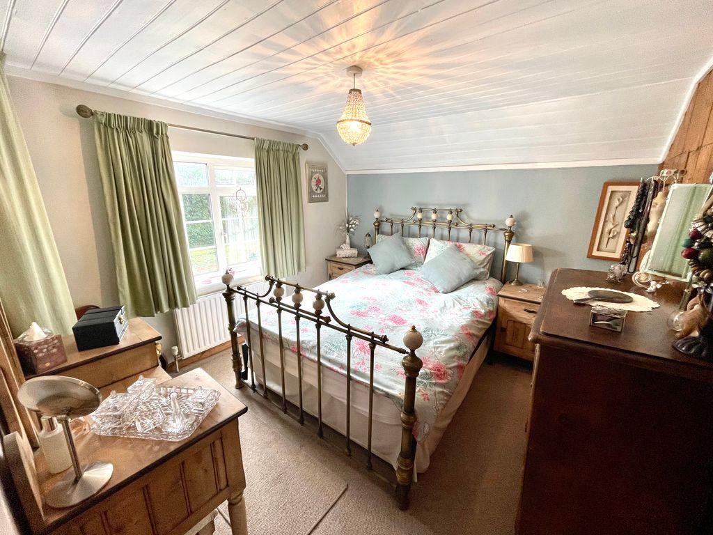 Bedroom 1 (Double)