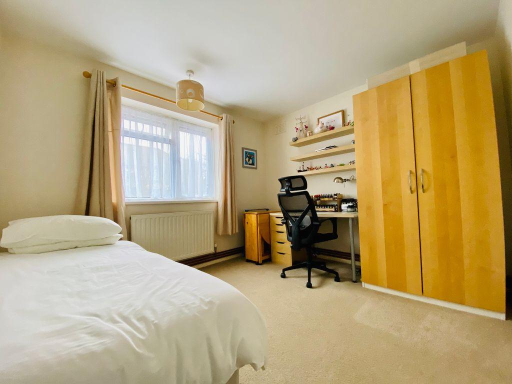 Bedroom 2 (Double)