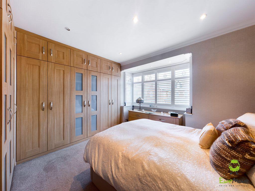 Bedroom 1 (Double)