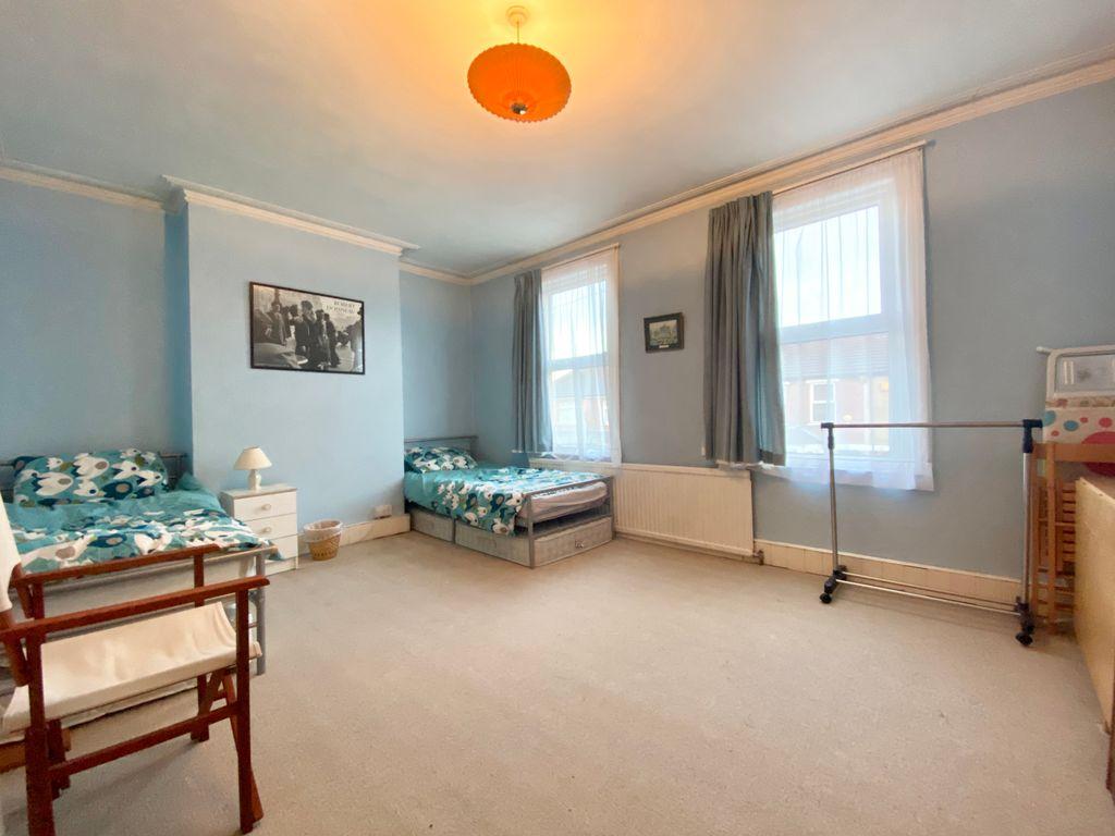 Bedroom 1 (Double)