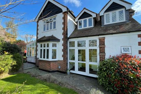 102 Oaklands Road, Bexleyheath, DA6 7AL