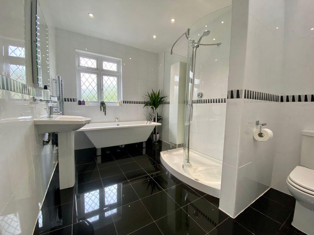 Bathroom (Family Bathroom)
