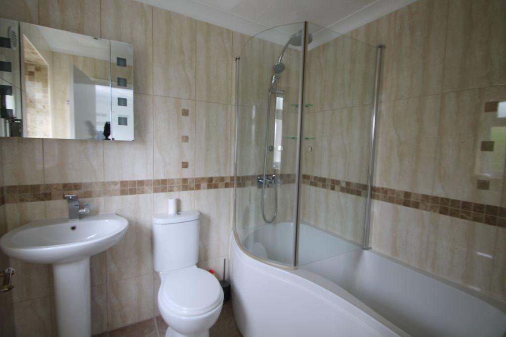 Ensuite to Bed 1