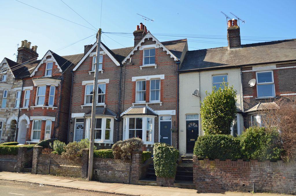 Berkhampstead Road, Chesham HP5 3HF 3 bed terraced house £435,000