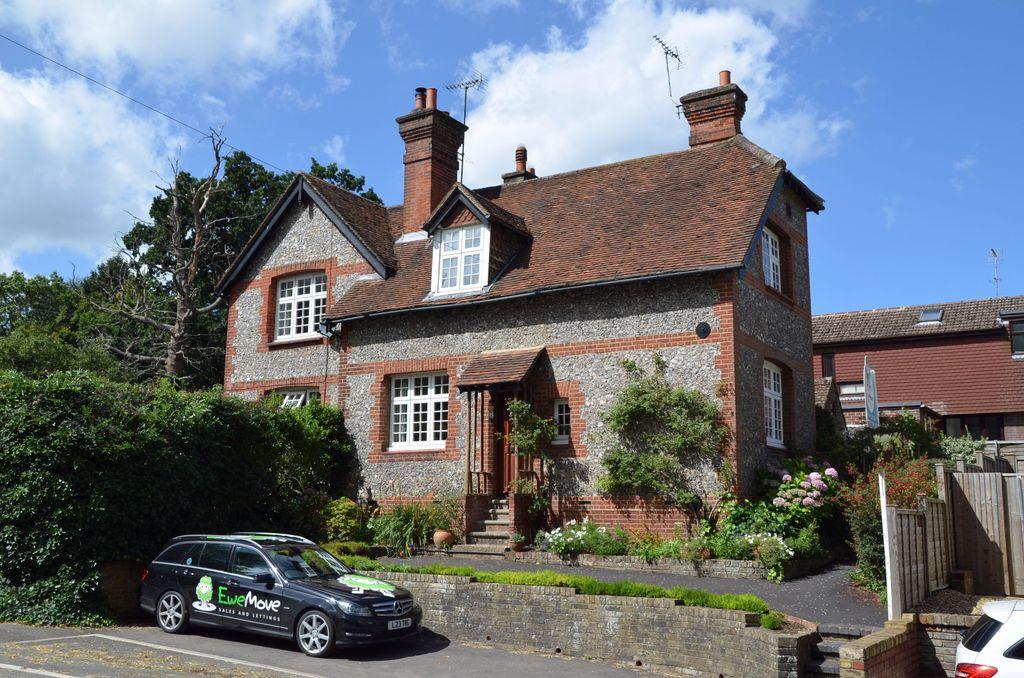 Kings Road, Berkhamsted HP4 3BP 2 bed semidetached house £550,000