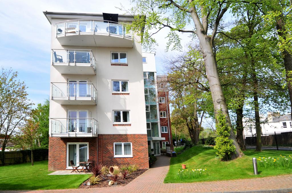 Luxurious large first floor flat - Premier Worth
