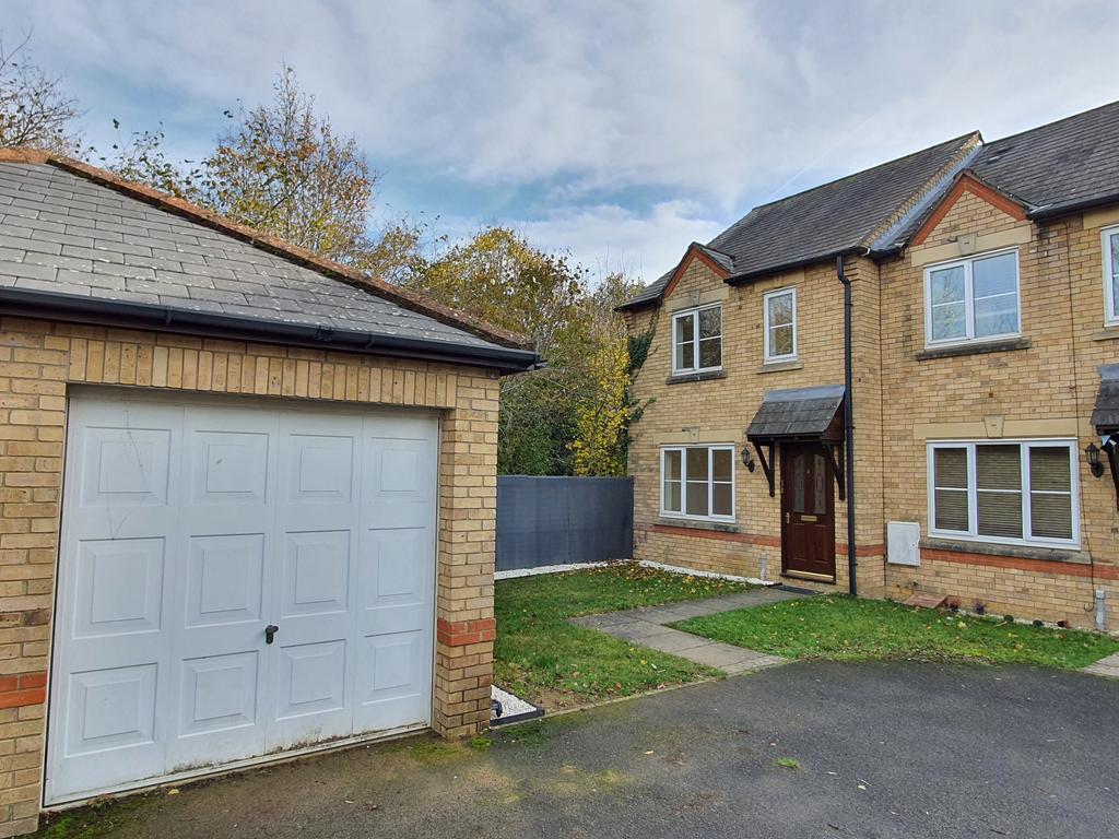 Lucerne Avenue, Bicester, Oxfordshire 3 bed end of terrace house £299,500