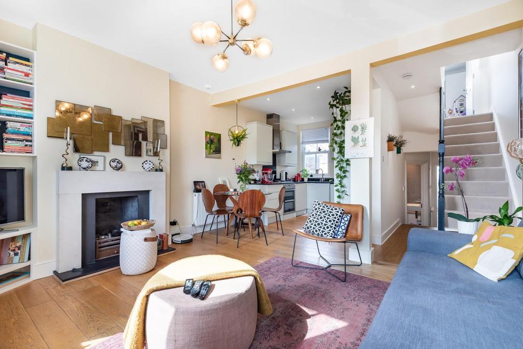 Hamilton Road, Wimbledon 3 bed flat £660,000
