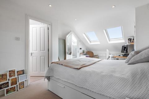 First Floor Flat, 98 Hamilton Road, London, SW19 1JF
