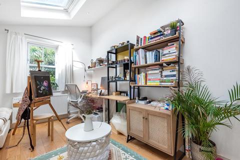 First Floor Flat, 98 Hamilton Road, London, SW19 1JF