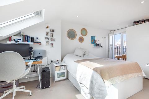 First Floor Flat, 98 Hamilton Road, London, SW19 1JF