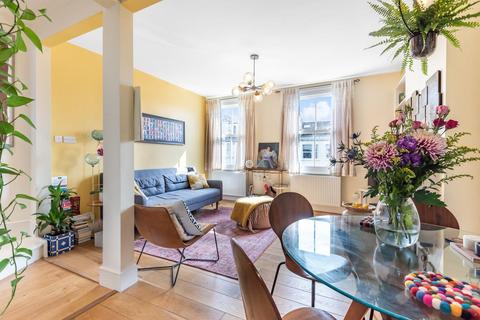 First Floor Flat, 98 Hamilton Road, London, SW19 1JF