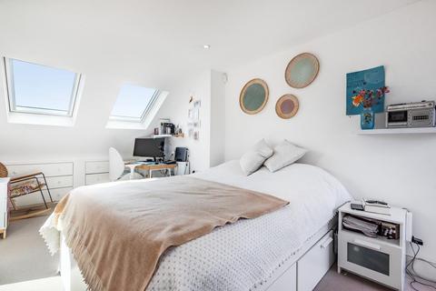 First Floor Flat, 98 Hamilton Road, London, SW19 1JF