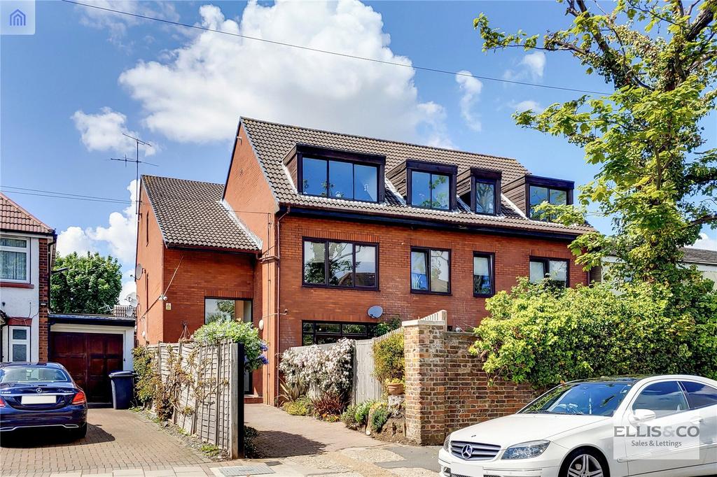 Bow Lane, North Finchley, N12 3 bed apartment £550,000