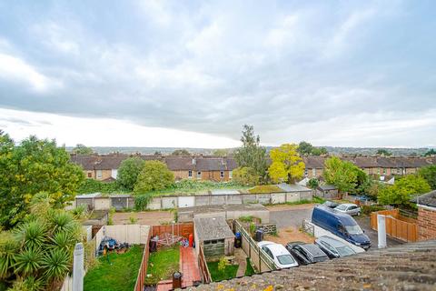 3 bedroom terraced house to rent, Grecian Street, Maidstone, Kent, ME14