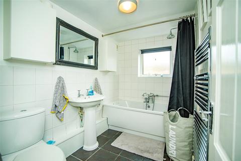 3 bedroom terraced house to rent, Loose Road, Maidstone, Kent, ME15