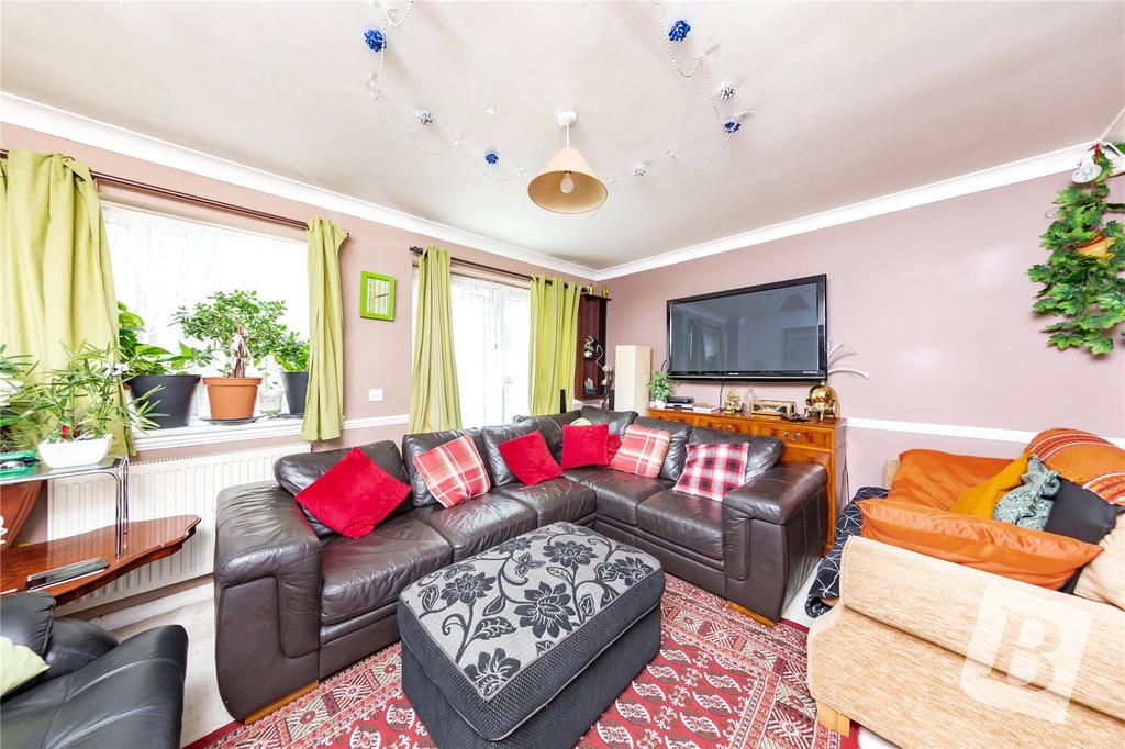 Fryerns Terrace, Basildon, SS14 3 bed terraced house for sale £300,000