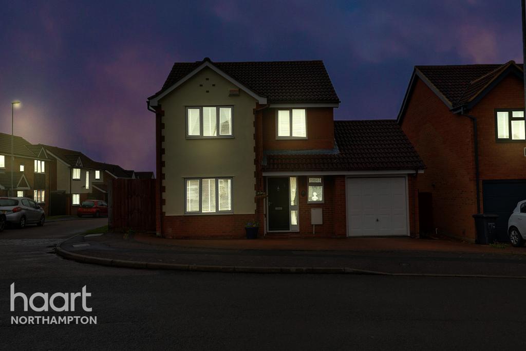 Kendal Close, Northampton 4 bed detached house £365,000