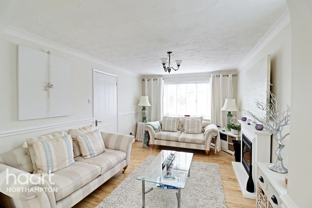 Kendal Close, Northampton 4 bed detached house £365,000