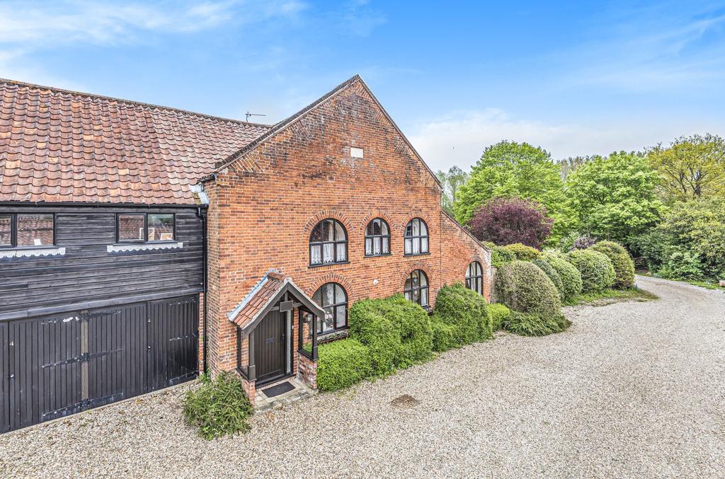 Meadow Farm Drive, Intwood Road, Norwich 4 bed barn conversion £585,000