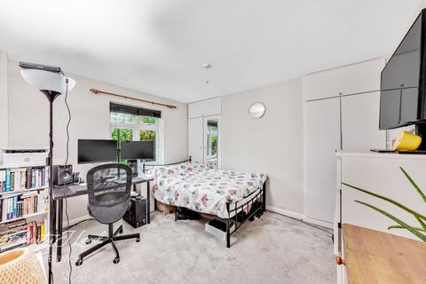 18b Devonshire Drive, London, SE10 8JZ