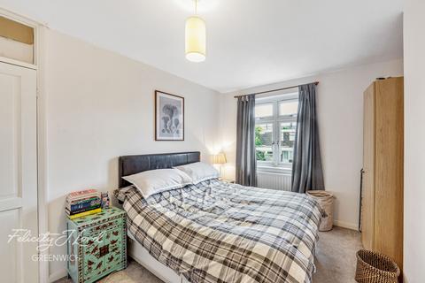 18b Devonshire Drive, London, SE10 8JZ
