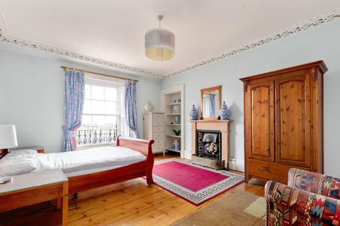 3f2, 5 Randolph Place, Edinburgh, EH3 7TQ