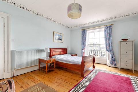 3f2, 5 Randolph Place, Edinburgh, EH3 7TQ