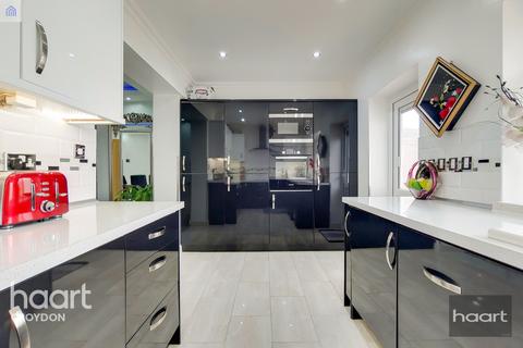 34 Salcot Crescent, New Addington, Croydon, CR0 0JH
